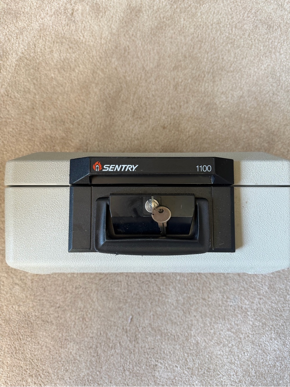 Safe Sentry 1100 Safe Portable Fire-Resistant Home Safe with 2 keys - Picture 7 of 7
